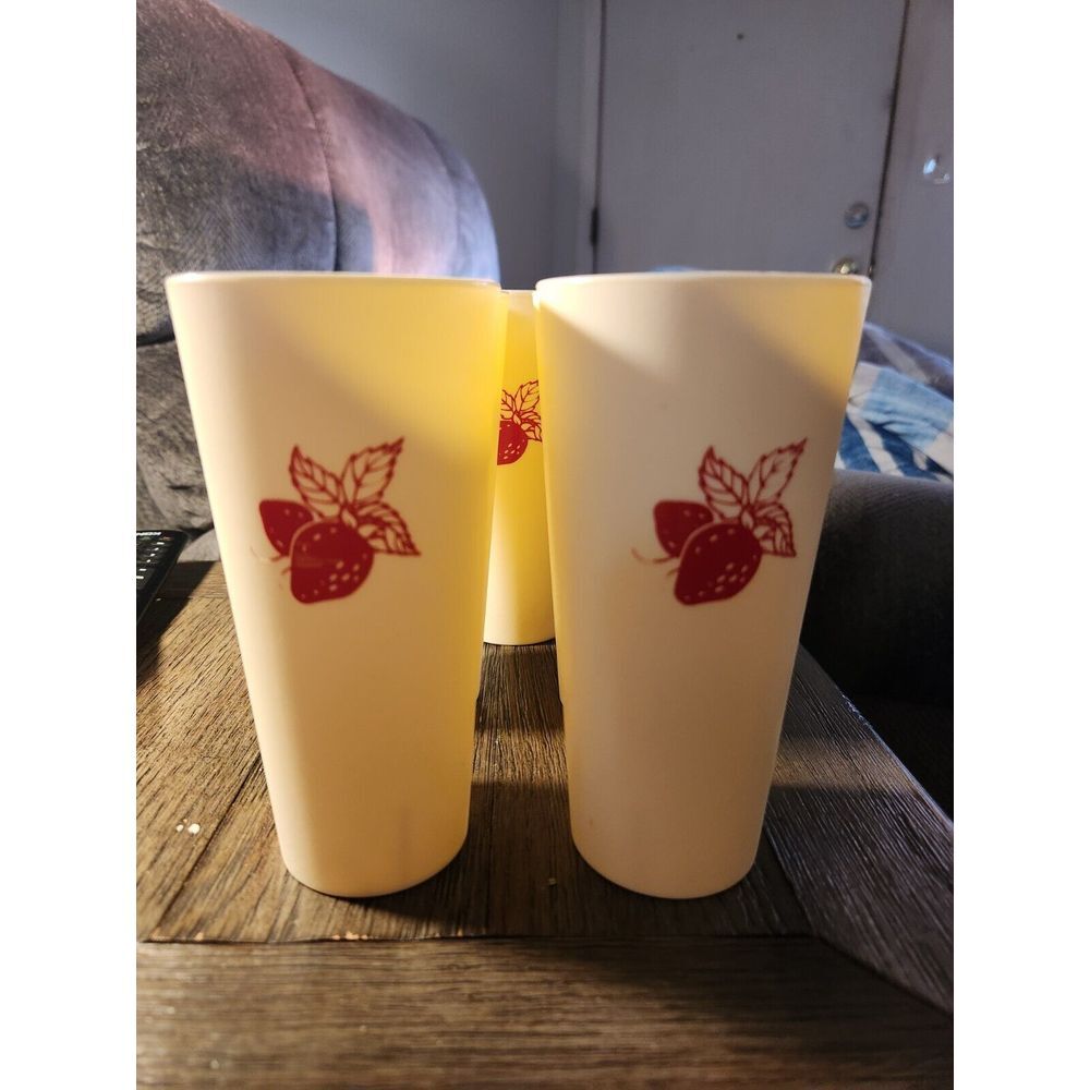 Set Of 5 Vintage  Nasco Strawberry Tumbler Cups.